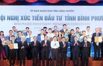 Các doanh nghiệp Bình Phước được trao giấy chứng nhận đầu tư với tổng vốn hơn 1 tỷ USD