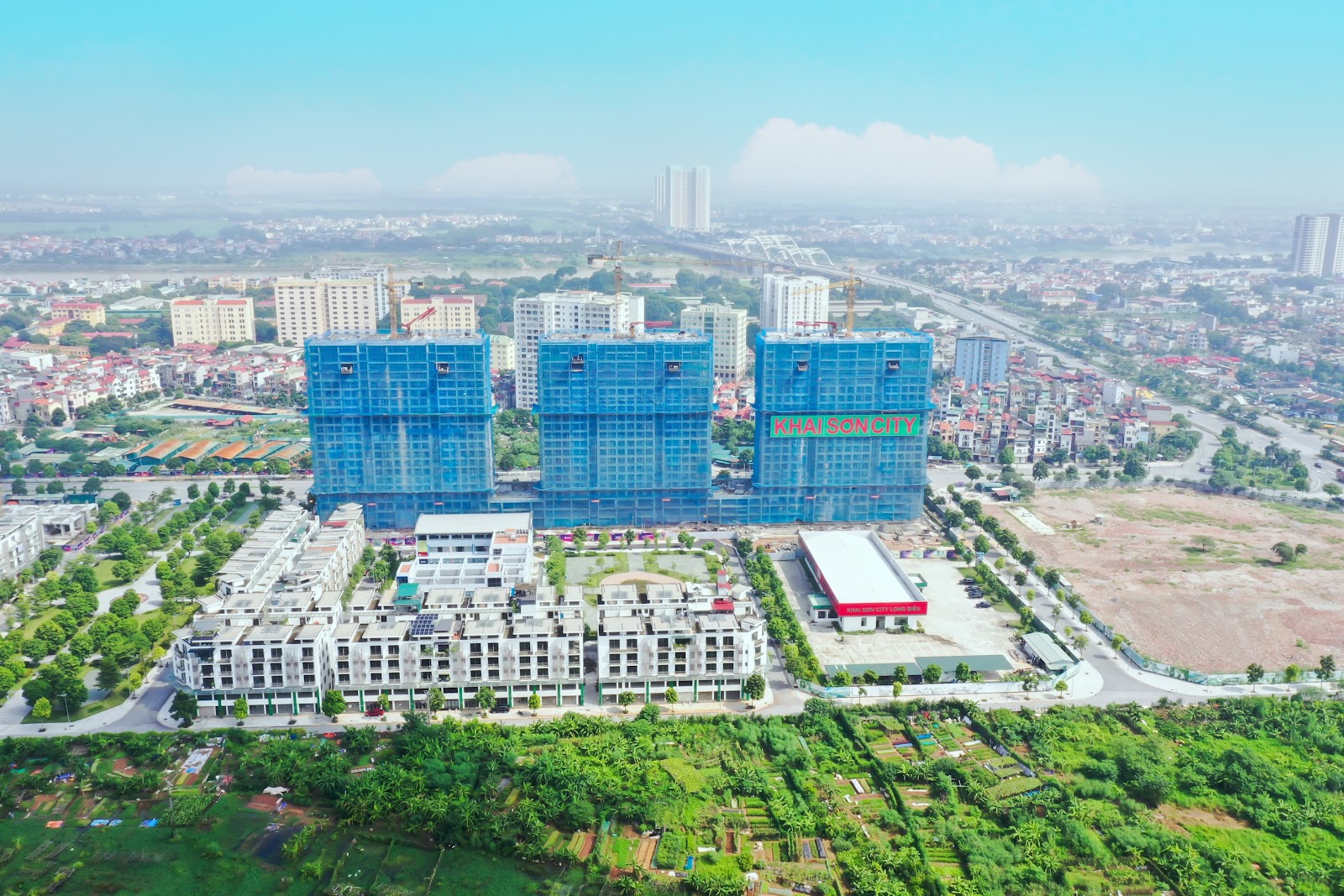 Khai Sơn City cất nóc - Khách hàng thăm quan mua căn hộ tăng đột biến 1