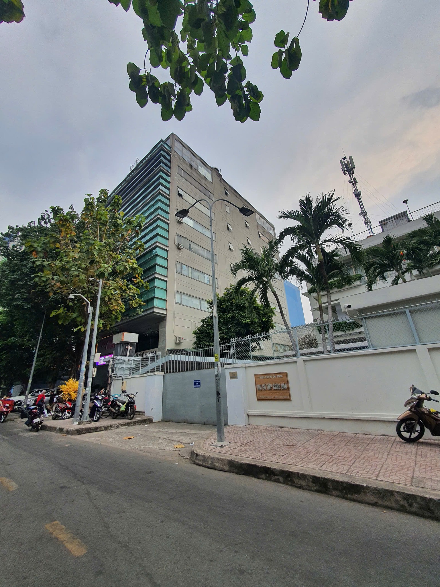 TÒA NHÀ VĂN PHÒNG 9 TẦNG SỐ 11 BIS NGUYỄN GIA THIỀU QUẬN 3 2